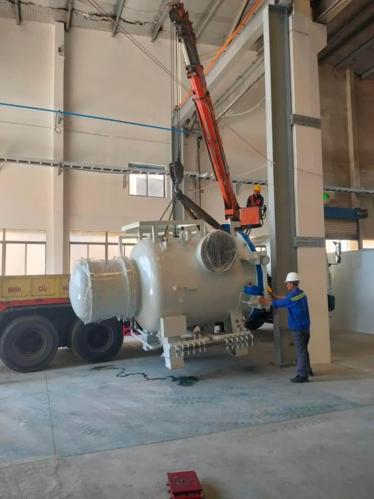 XE CẨU 20 TẤN CẨU MÁY BỒN