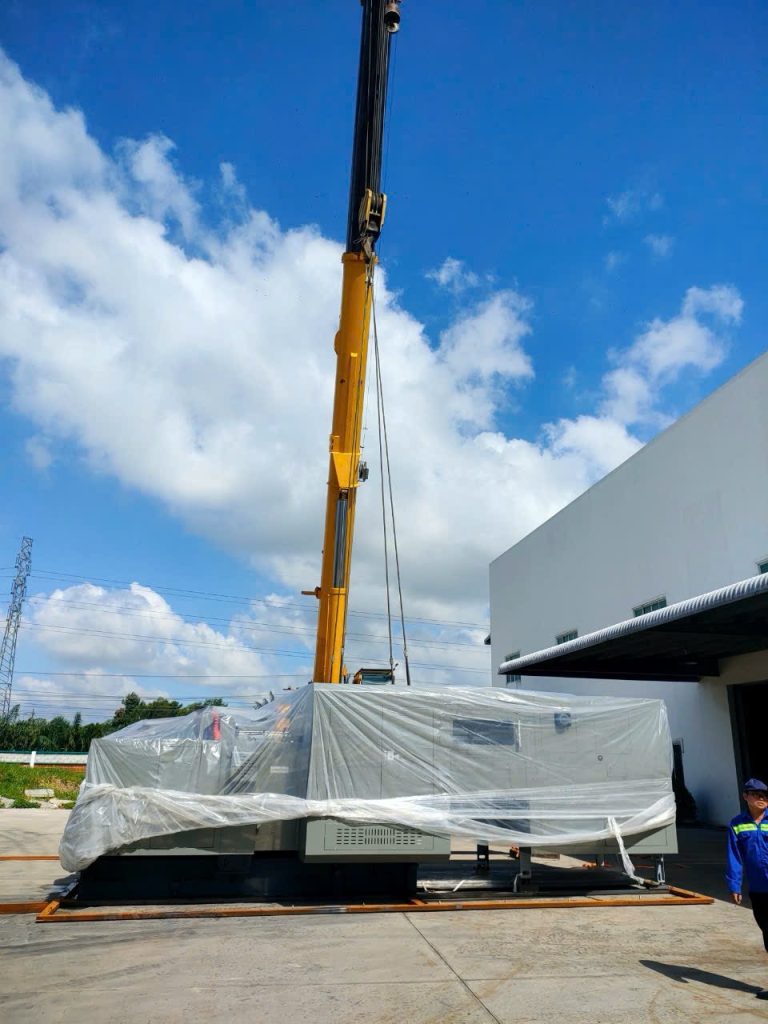 XE CẨU 20 TẤN CẨU MÁY TẠI BÌNH DƯƠNG