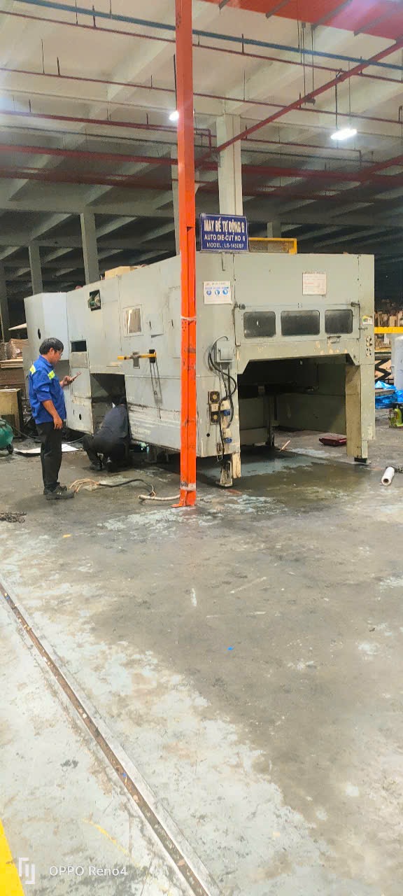 XE NÂNG 15 TẤN LẮP ĐẶT MÁY BẾ TỰ ĐỘNG