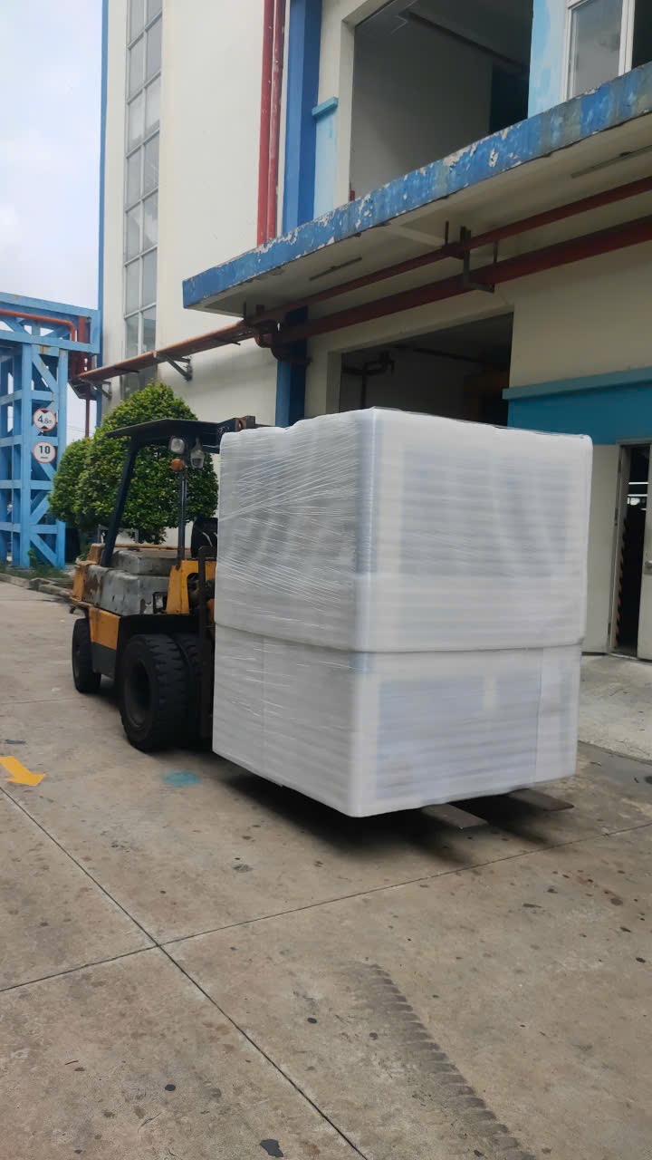 XE NÂNG 3 TẤN NÂNG MÁY